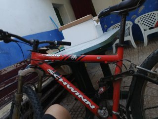 Bicicleta de montaña roja