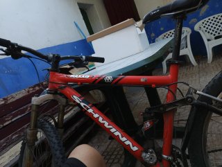 Bicicleta de montaña roja