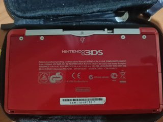 Nintendo 3DS Roja con Cargador y Funda