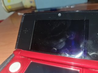 Nintendo 3DS Roja con Cargador y Funda