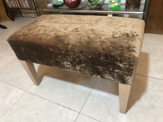 Banqueta de diseño terciopelo y madera