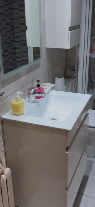 Mueble de lavabo blanco