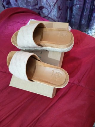 Zuecos UNISA Beige