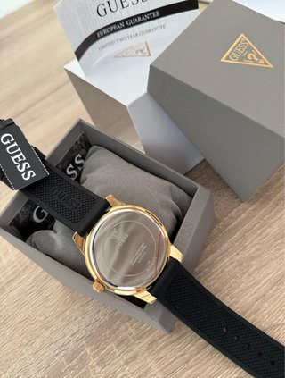 Reloj GUESS Deportivo "Black & Gold" - Nuevo