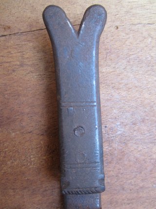 Cerrojo antiguo muy elaborado, forja siglo XVIII.