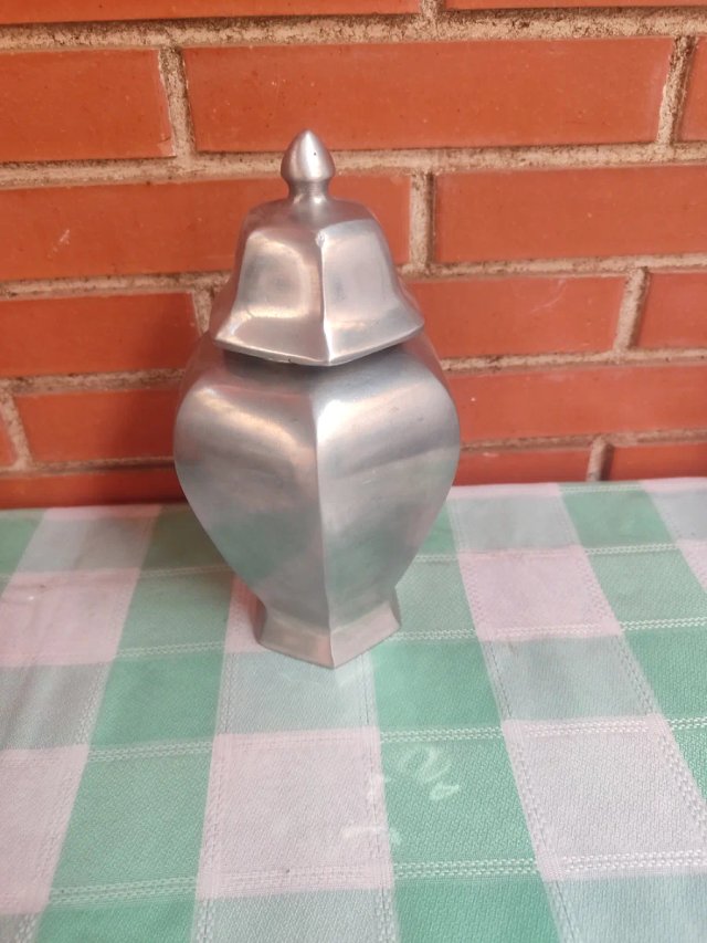 Jarrón vintage de metal