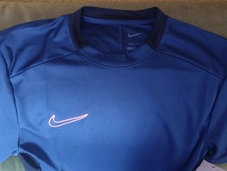 Camiseta Nike Academy Fútbol Manga Corta Azul Rosa