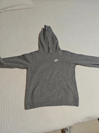 Lote 3 sudaderas: Levi's, Nike y Jordan