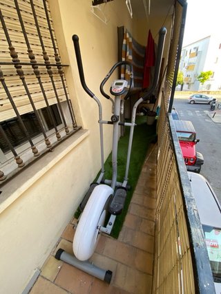 Bicicleta elíptica gris