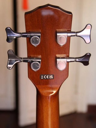 Bajo Acústico Fender