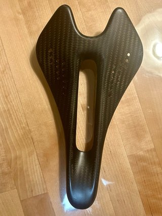 Sillín carbono ultraligero 63g