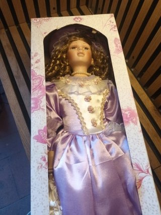 Muñeca de cerámica estilo fine bisque