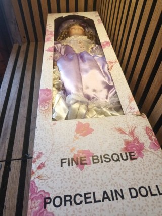 Muñeca de cerámica estilo fine bisque