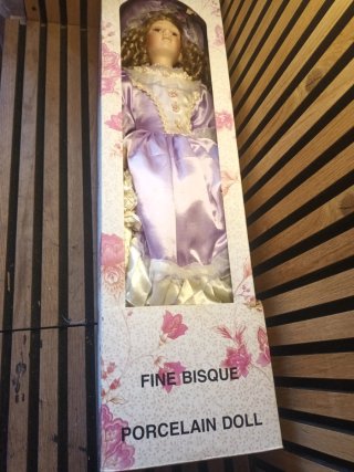 Muñeca de cerámica estilo fine bisque