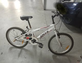 Bicicleta BMX blanca