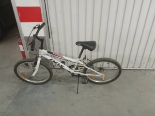 Bicicleta BMX blanca