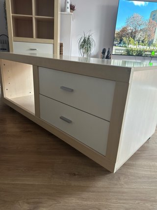 Mueble de comedor con cajones y estante