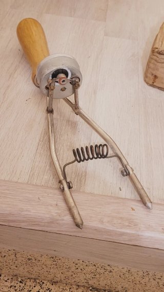 Comprobador de baterías antiguo