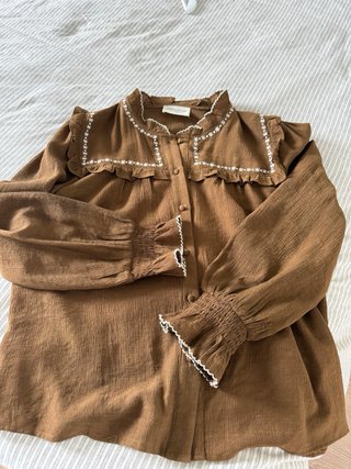 Blusa marion et elle color marrón con bordados i