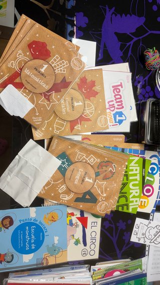 Lotes de libros :primero,tercero y 4 de primaria.
