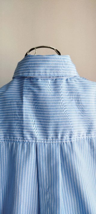 Camisa azul de rayas