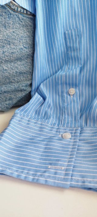 Camisa azul de rayas