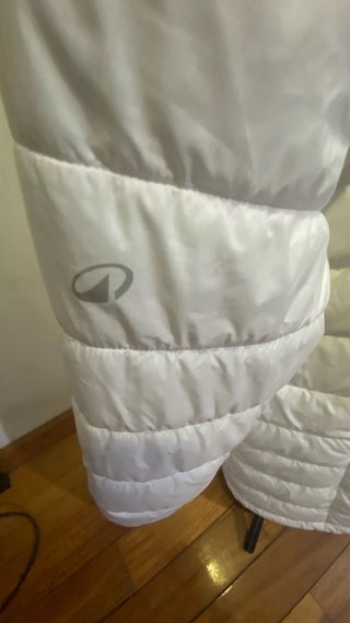 Casaco acolchoado trekking com capuz sintético