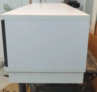 Mueble bajo TV gris y blanco