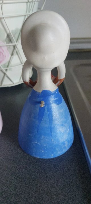 Portavasi decorato con rose in metallo e ceramica