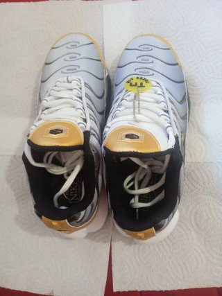Zapatillas Nike Air Max Plus TN SE Dorado Blanco