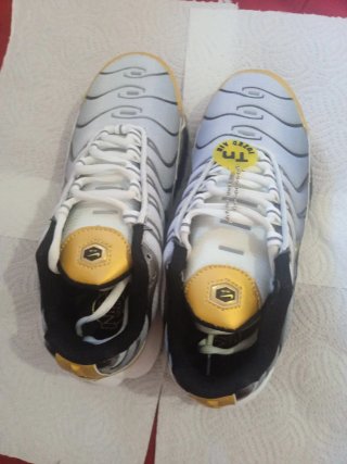 Zapatillas Nike Air Max Plus TN SE Dorado Blanco