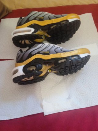 Zapatillas Nike Air Max Plus TN SE Dorado Blanco