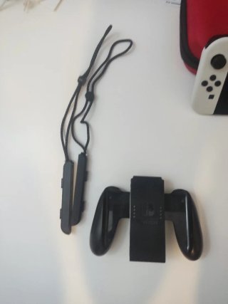 Nintendo Switch OLED Blanca + juego de regalo