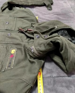 Chaqueta tipo militar.
