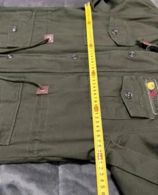 Chaqueta tipo militar.