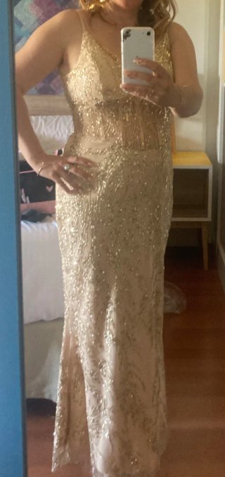 Vestido precioso de  fiesta dorado brillante.