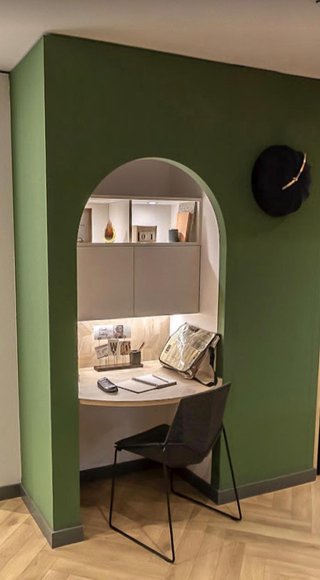 Escritorio minimalista de madera y madera blanca