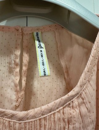 Blusa rosa con detalles plisados