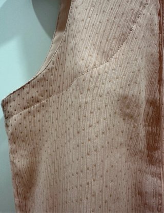 Blusa rosa con detalles plisados