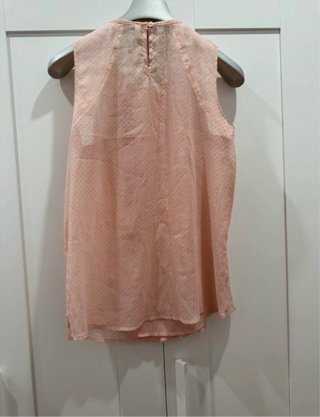 Blusa rosa con detalles plisados
