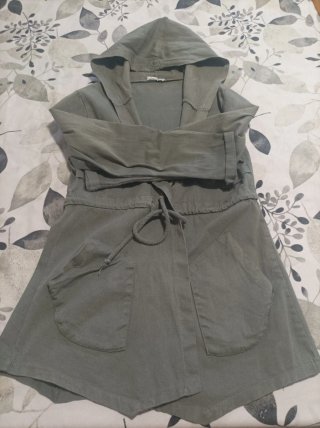 Parka verde militar con capucha