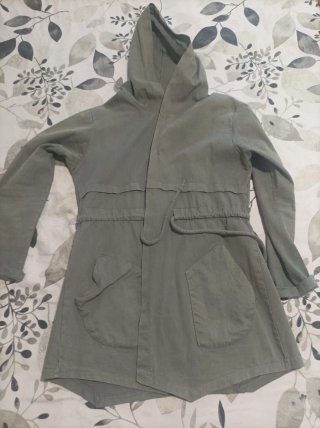Parka verde militar con capucha