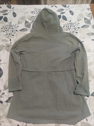 Parka verde militar con capucha