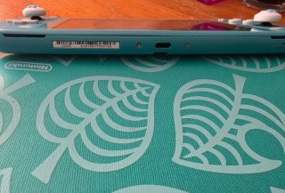 Nintendo Switch Lite Verde con funda Animal Crossi