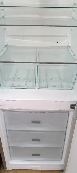 NEVERA COMBI MIELE NO FROST ENERGÍA A+