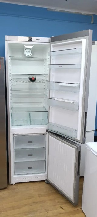 NEVERA COMBI MIELE NO FROST ENERGÍA A+
