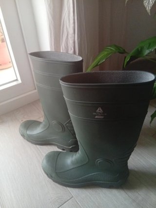 Botas de agua talla ,42 nuevas  Marca Delta plus