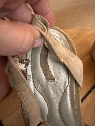 Sandalias Geox Beige y Plateadas