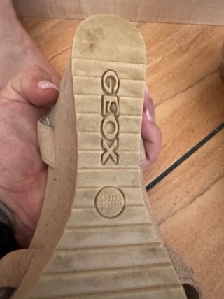 Sandalias Geox Beige y Plateadas