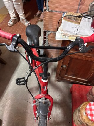 Bicicleta infantil roja